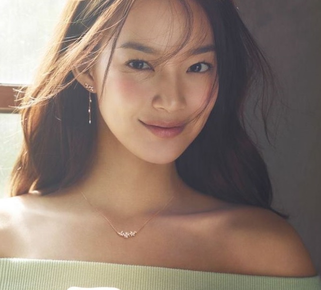韓國女星申敏兒迷倒長腿歐巴金宇彬。